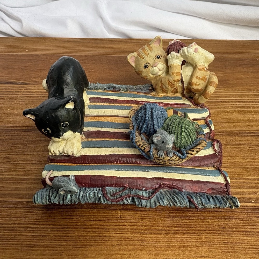 Vintage Figi Graphics 1996 Cats on Rug Figurine Removable Basket Resin